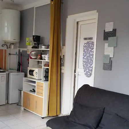 Apartment Studio Le Pescadou, Climatise Et Lumineux, A Deux Pas Des Plages Et De La Gare Saint-Raphael (Var)